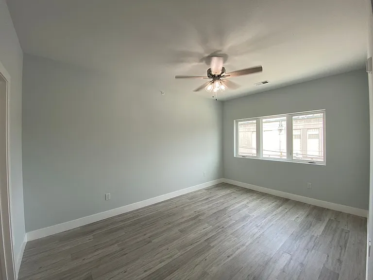 132 E University Ave — Photo 12