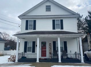 228 4th St, Blakely, PA 18447