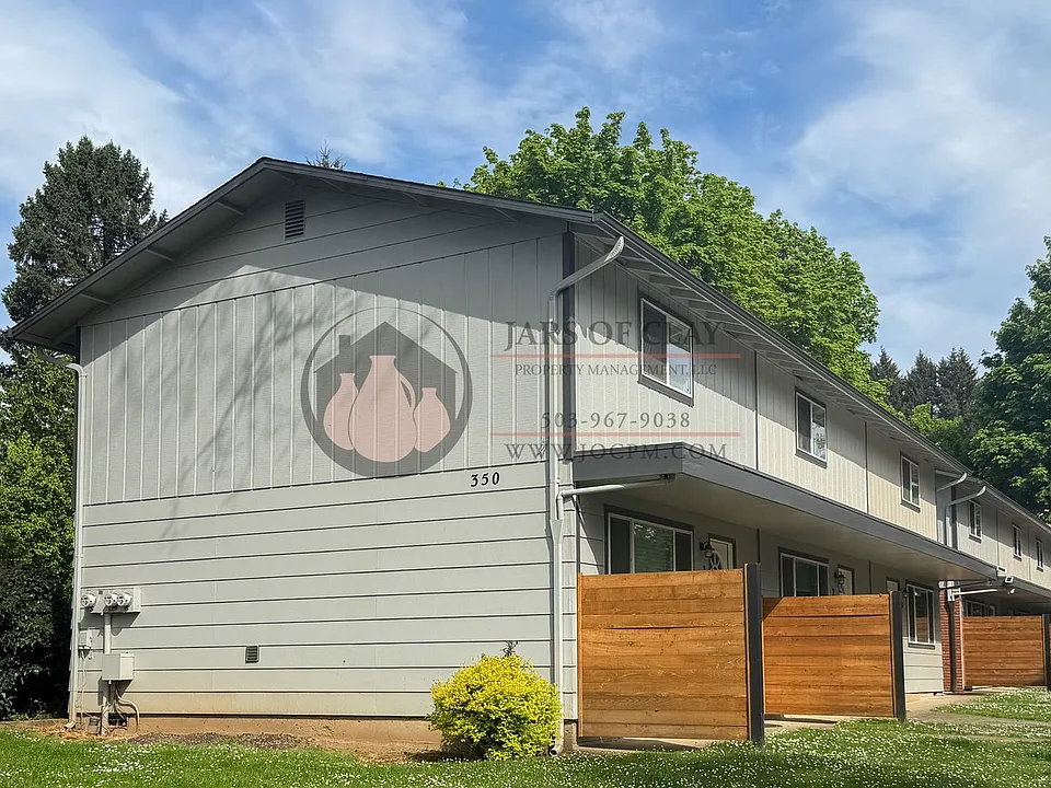 350 NW Willamina Dr