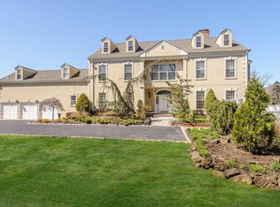 6 Swan Ct, Glen Cove, NY 11542