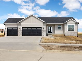 4162 Calder Dr, Marion, IA