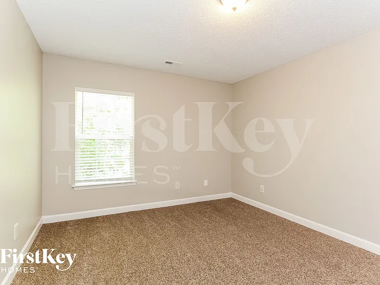 2217 Thorncrest Dr — Photo 10