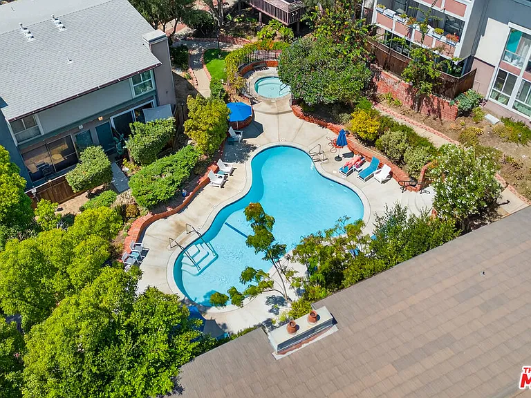 6305 Green Valley Cir #115 — Photo 40