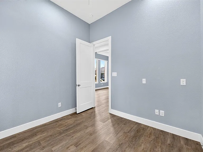 2310 Detering St #B — Photo 24