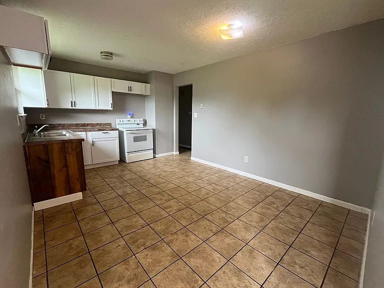 4920 Stokes Ct — Photo 6