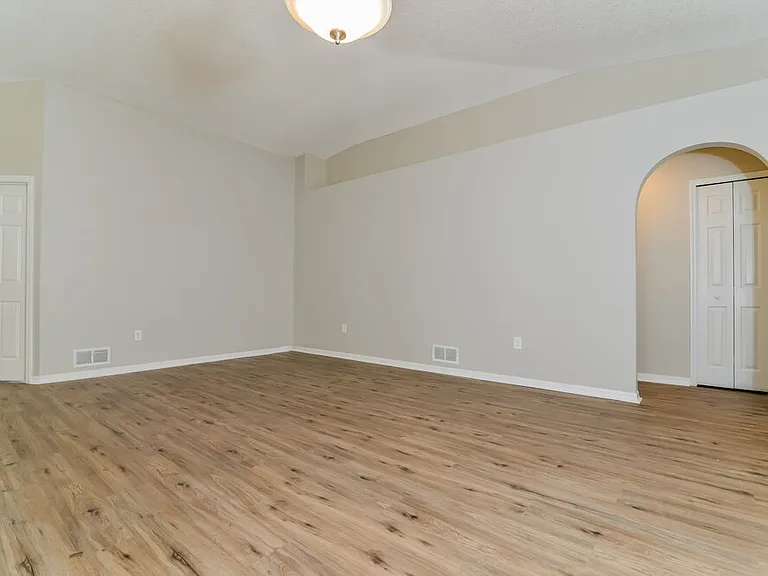 1064 Remington Ave — Photo 5