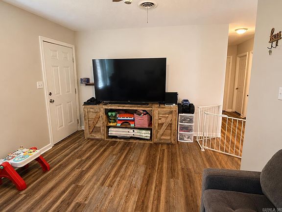 3rd image of 315 Howard St