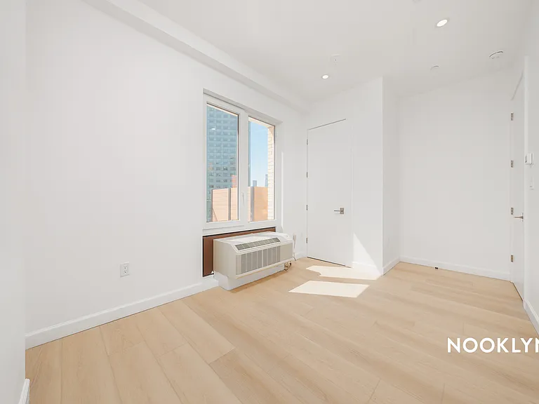 26-04 Jackson Ave #13K — Photo 10