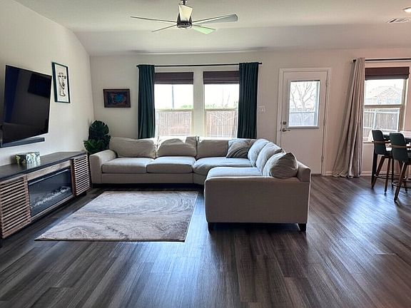 3rd image of 157 Lisa Ln
