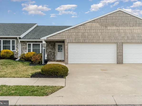 4221 Clair Mar Dr Unit 19, Dover, PA 17315