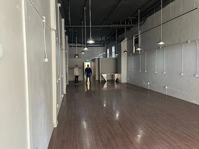 113 W 8th St — Photo 3