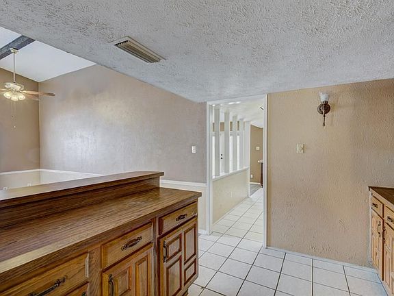 4th image of 15623 Mira Monte Dr