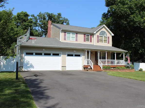 3 Lonscreek Place, Mastic Beach, NY 11951