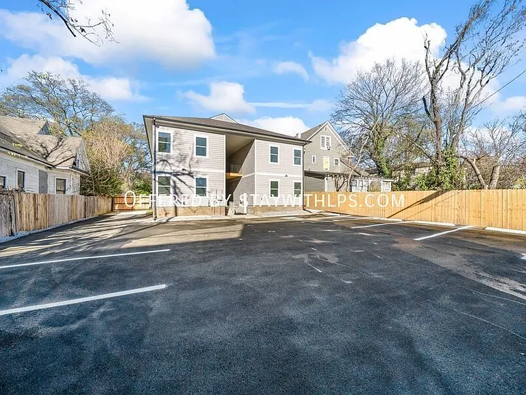1571 Court Ave #102 — Photo 34