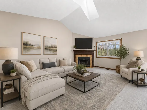 995 Heritage Ct E #303, Saint Paul, MN 55127