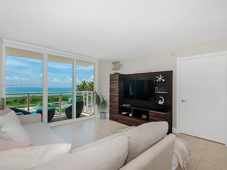 6917 Collins Ave #511 — Photo 4