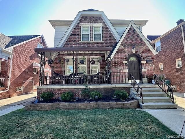 1st image of 4592 Helen St