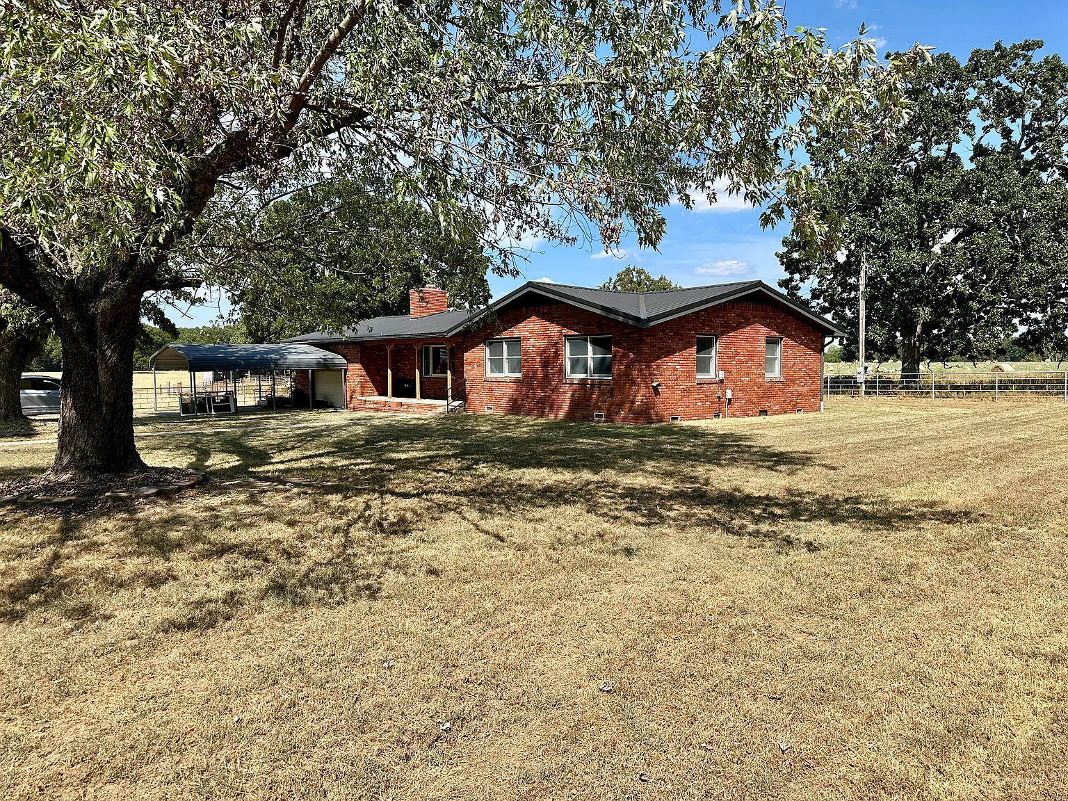 3 bed, 2020 sqft, $2,200 — Photo 2