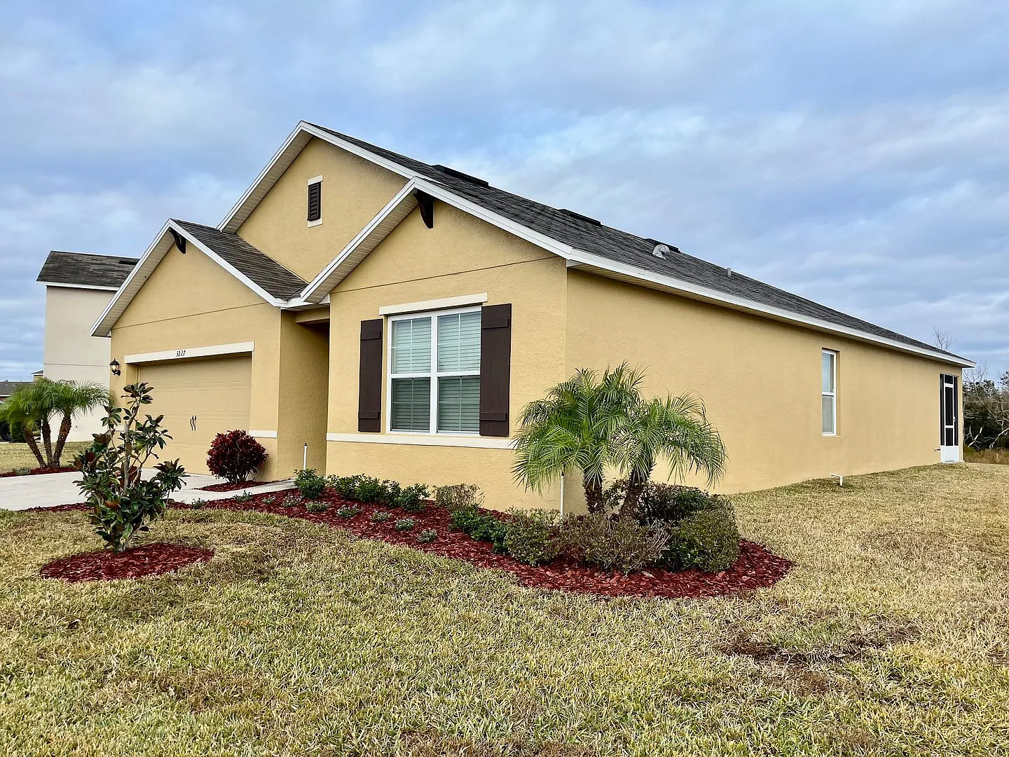Modern 4 bed/2 bath home with brand-new flooring! — Photo 4