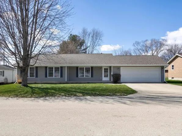 109 N Division St, Geneseo, IL 61254
