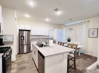 2057 N Perry Ln, Clovis, CA 93619