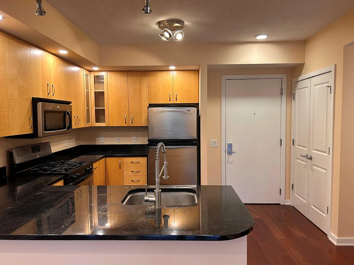 Building Photo - 475 K St NW #501