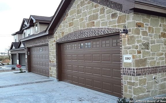 2nd image of 1180 & 1184 Creekside Orchard