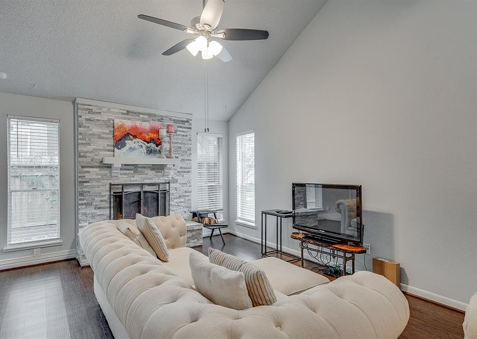 1st image of 13895 Hollowgreen Dr