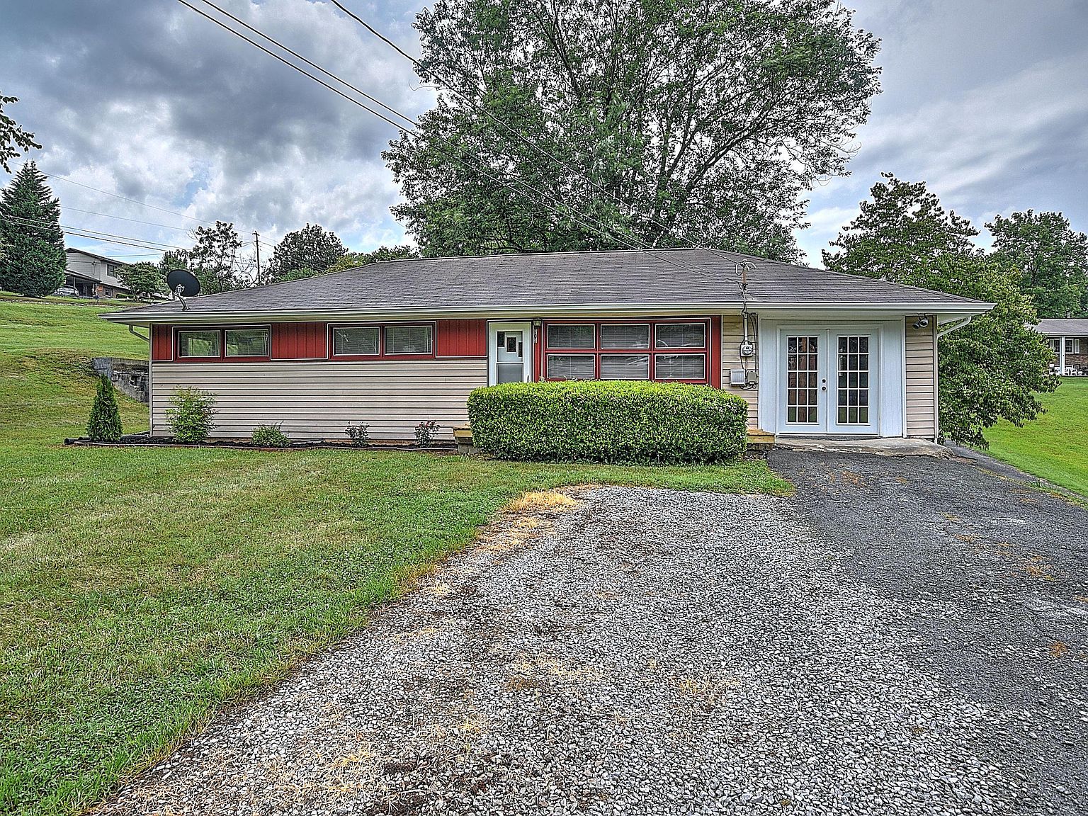 703 Hammond Ave, Mount Carmel, TN 37645 Zillow