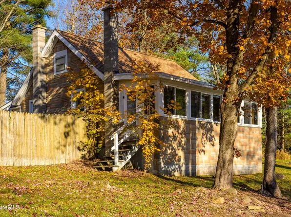 234 Ashmere Rd, Hinsdale, MA 01235
