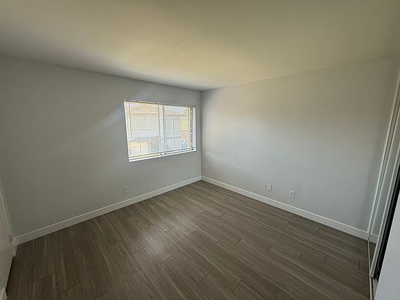 5th image of 2555-2545-2559 White Oak Pl #2555UNITB