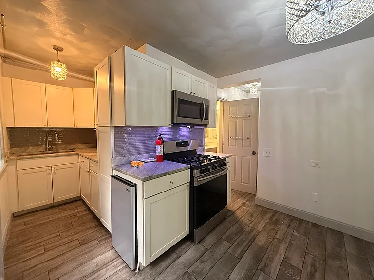 384 Juniper St #1 — Photo 2