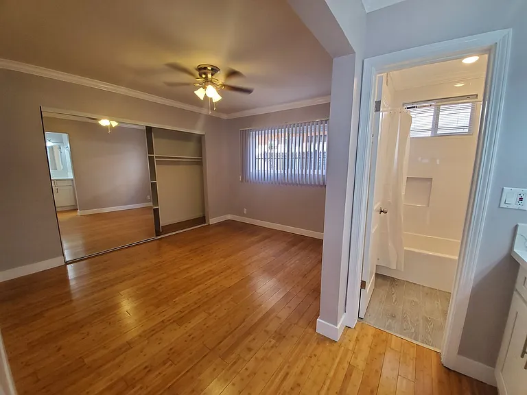 1334 Las Palmas Ave — Photo 9