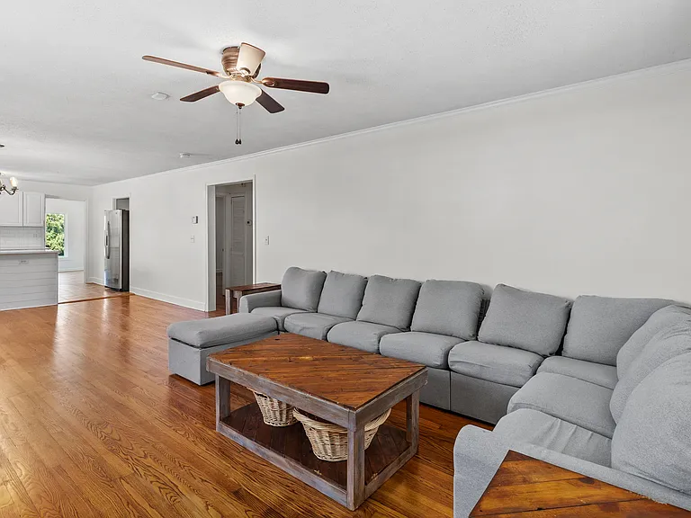 969 Henderson Ave — Photo 13