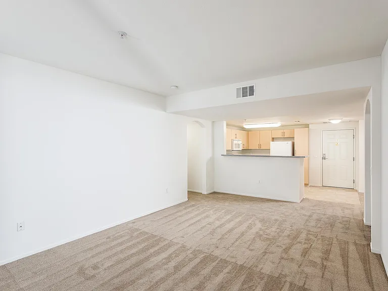 La Jolla Crossroads Apartments — Photo 42
