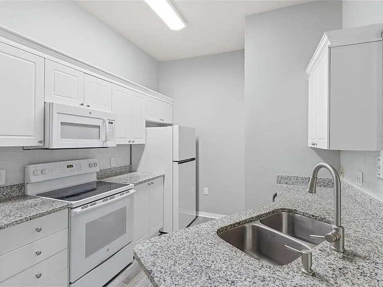 5122 Northridge Rd #307 — Photo 9