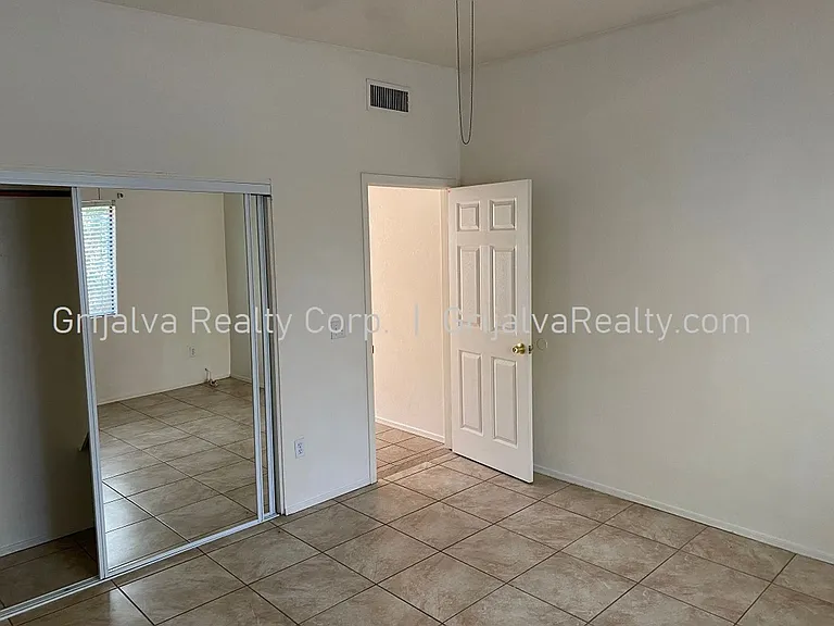 1415 E Elm St #1 & 2 — Photo 10