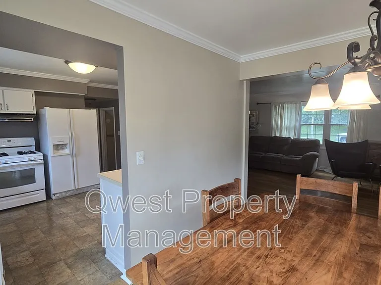2236 Elmwood Dr SE — Photo 7
