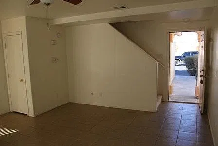 3 bed, 2.5 bath, 1220 sqft, $1,845 — Photo 3