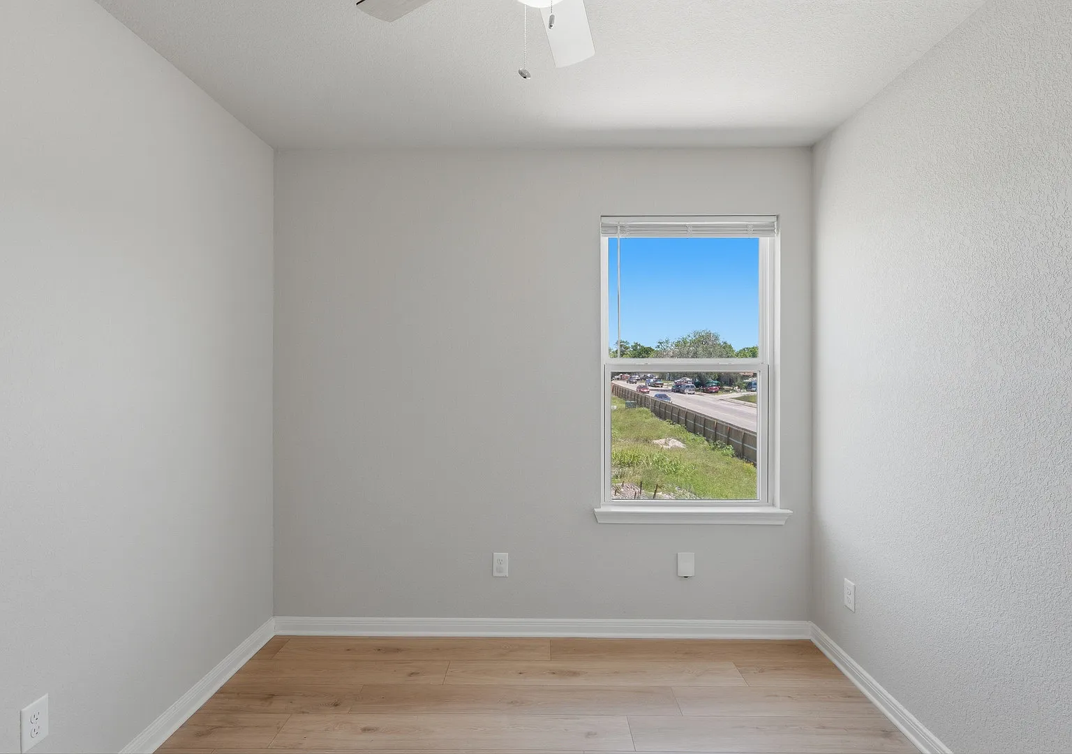 3 bed, 2.5 bath, 1456 sqft, $1,349 — Photo 2