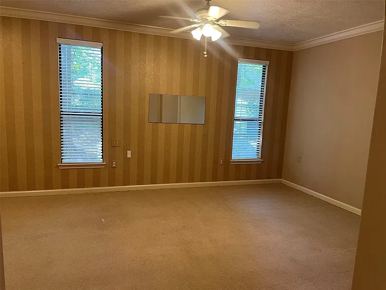 302 Somerset Rd — Photo 11