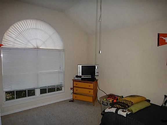 4th image of 129 Post Oak Dr