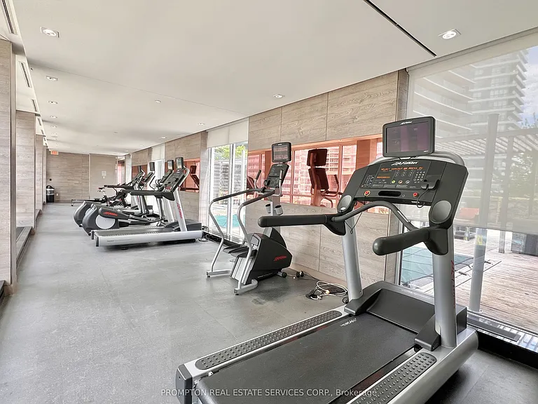 121 McMahon Dr #608 — Photo 31