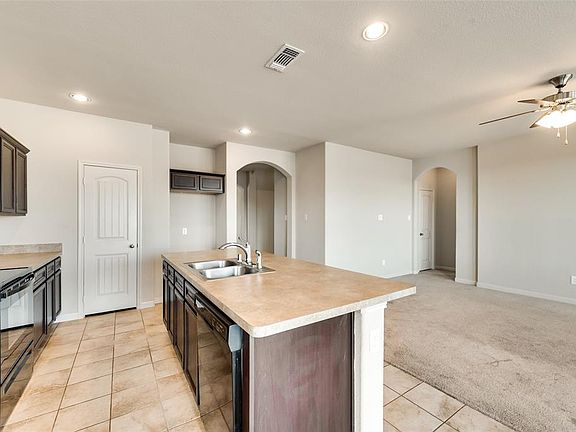 4th image of 5080 Royal Springs Dr