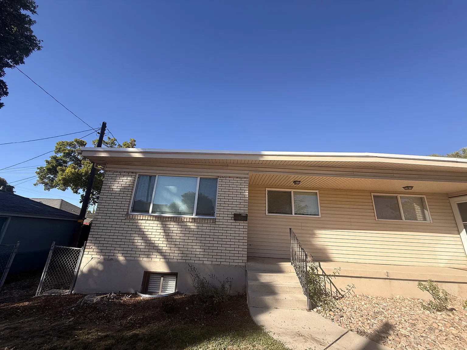 4 bed, 2.0 bath, 1600 sqft, $2,800 — Photo 1