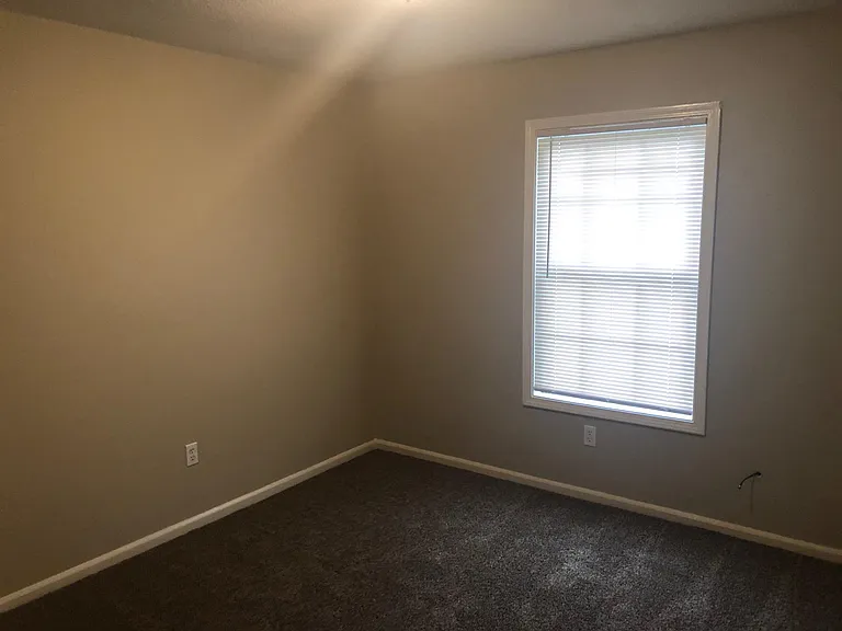 132 Woodfern Cv — Photo 9
