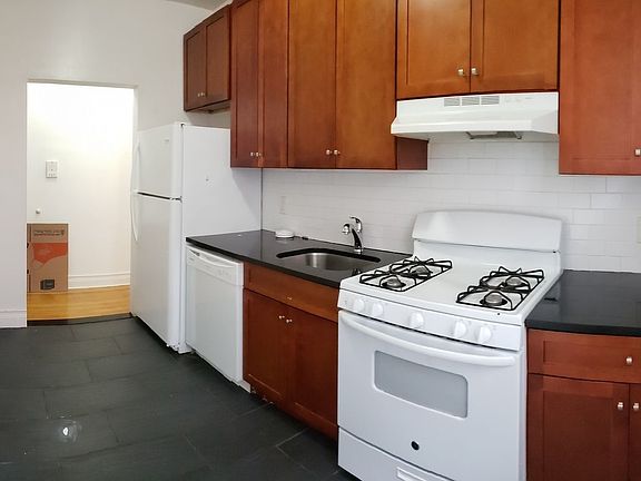 5th image of 3401 Parsons Blvd #2