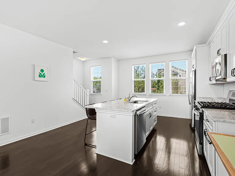 506 Midland Blvd — Photo 8