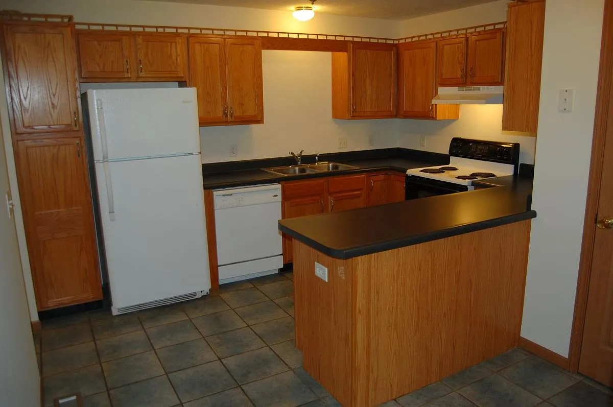 3 bed, 2.5 bath, 1400 sqft, $1,700 — Photo 2