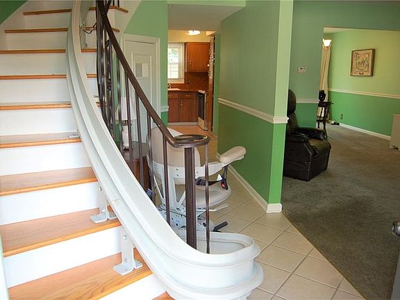 3rd image of 649 Robinwood Dr